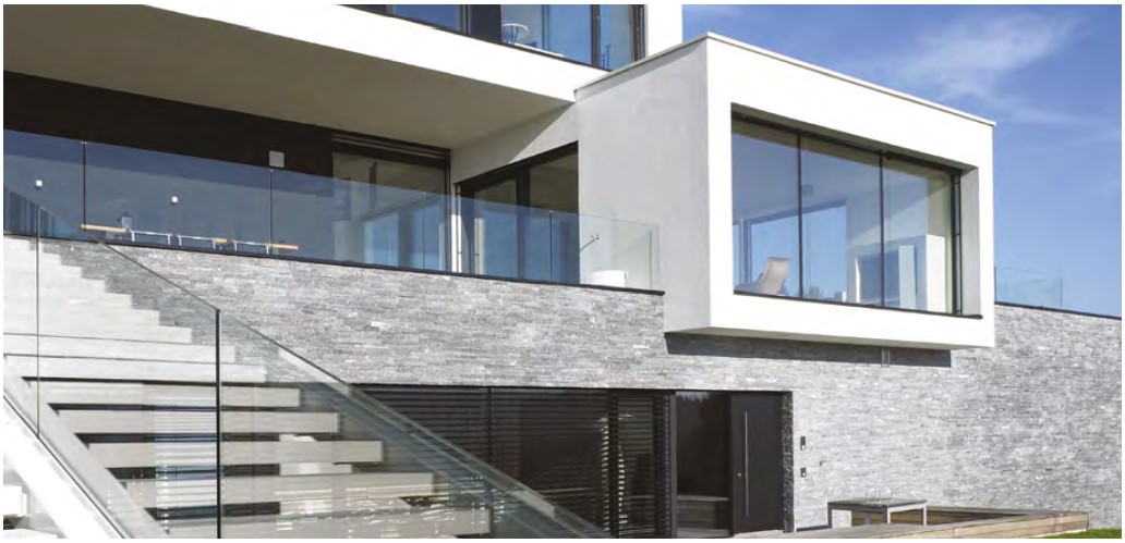 maison moderne escalier en verre