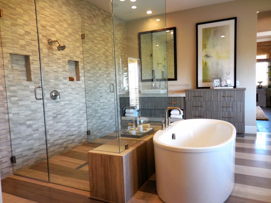 salle de bain moderne bois et travertin