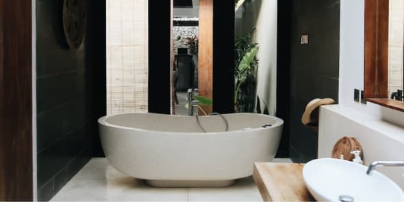 Salle de bain bois et noir : pourquoi vouloir opter pour ce style ?
