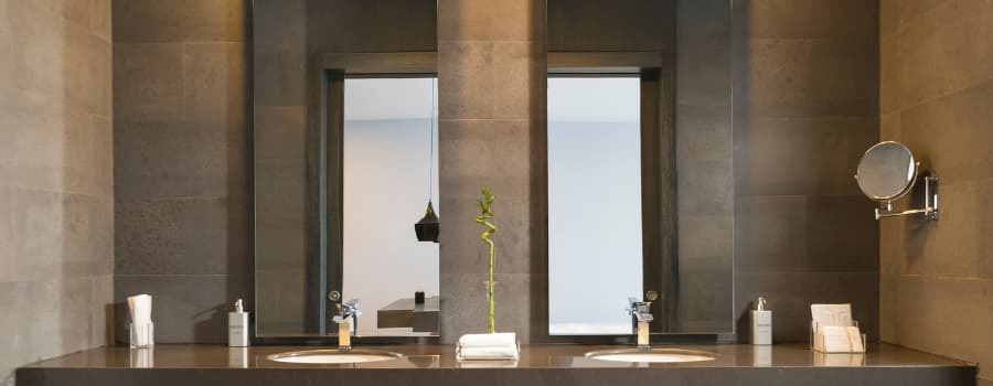 Quelle hauteur choisir pour un miroir de salle de bain ?