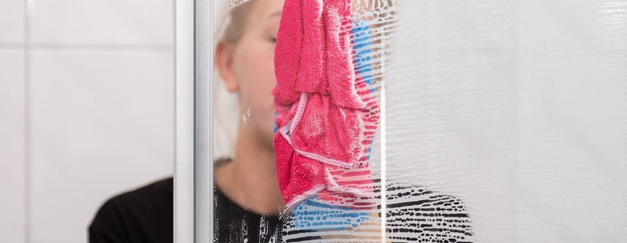 Nettoyer sa paroi de douche, les astuces de nos experts